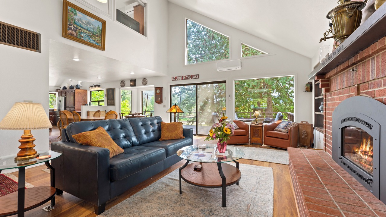 Photo of Livingroom in Ponder Point