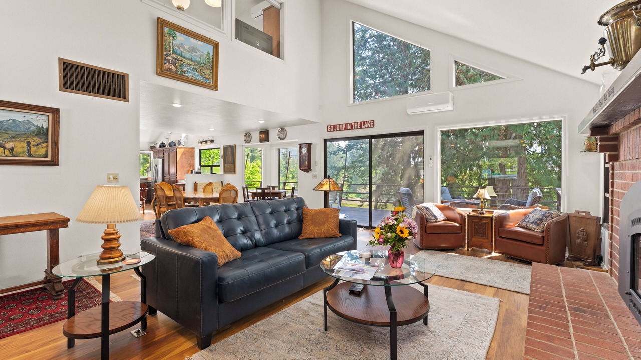Photo of Livingroom in Ponder Point