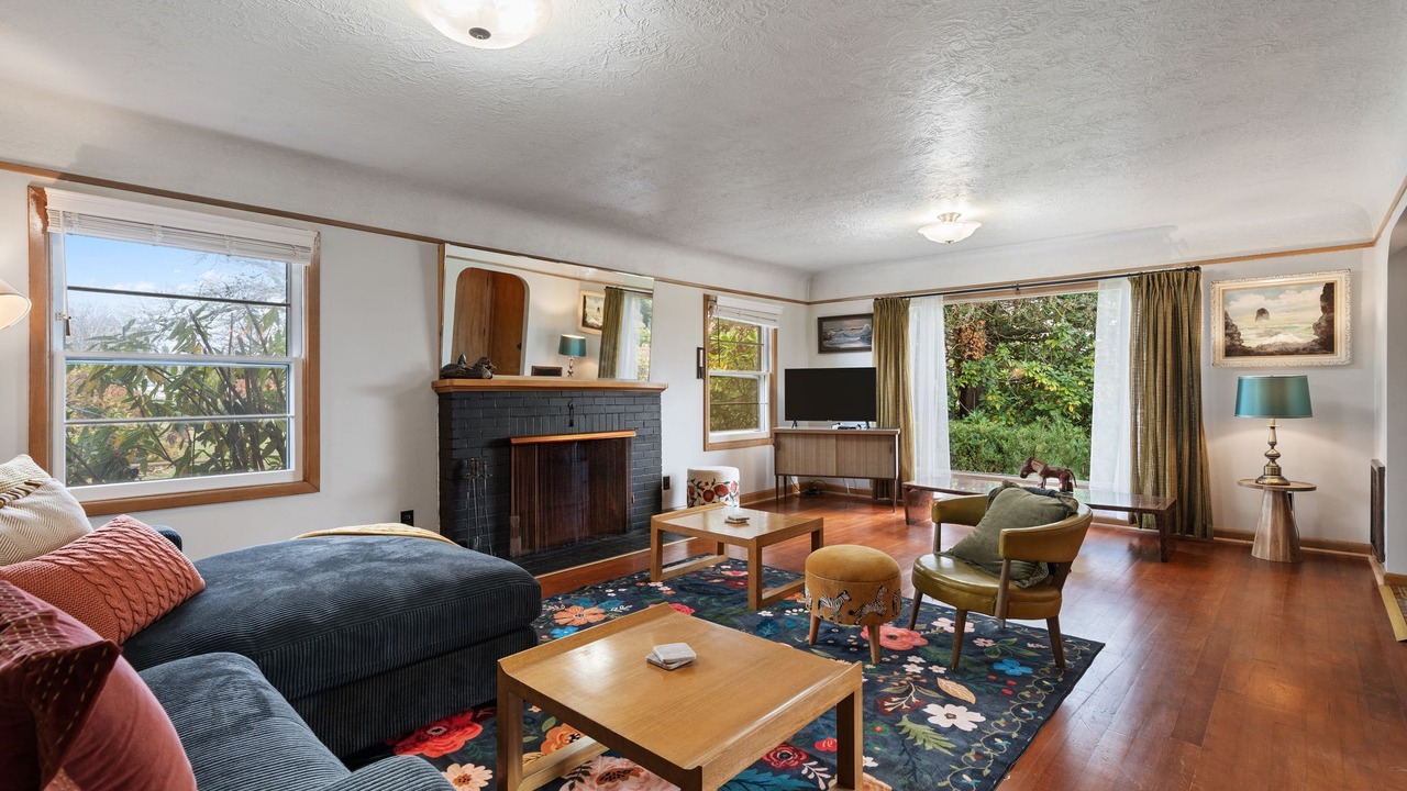Photo of Livingroom in Starcrest