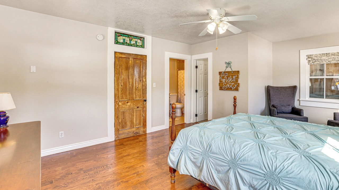 Photo of Bedroom in Garden Valley