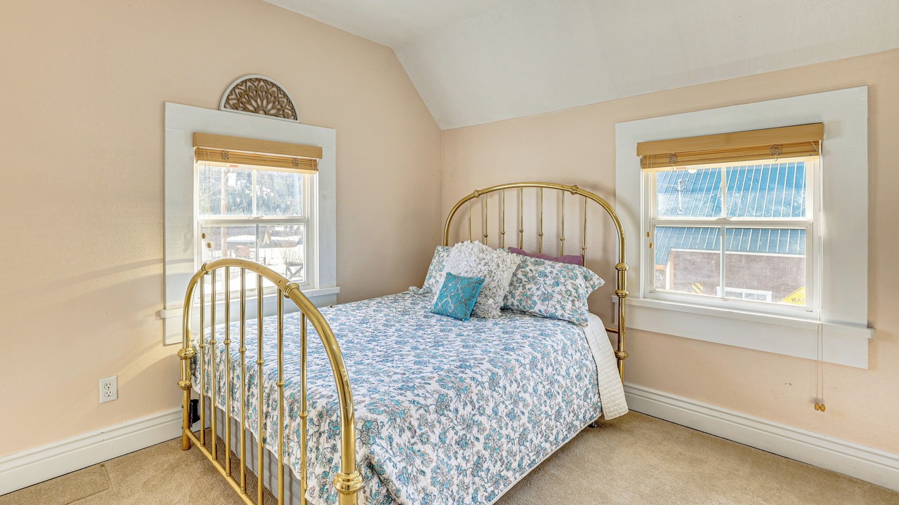 Photo of Bedroom in Garden Valley