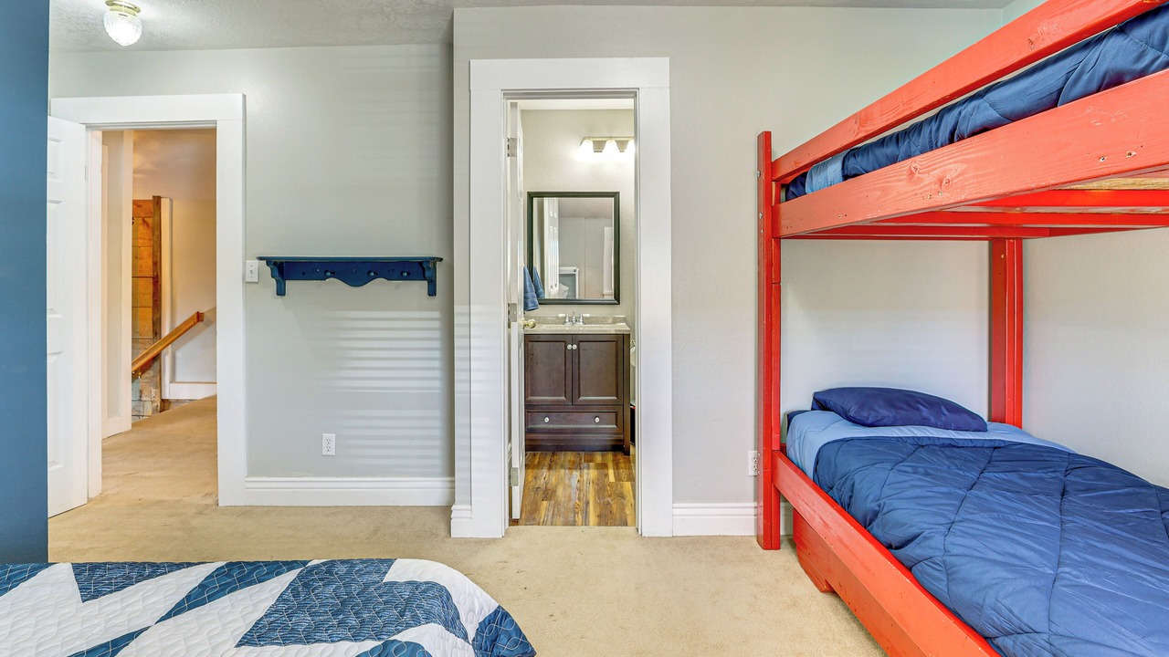 Photo of Bedroom in Garden Valley