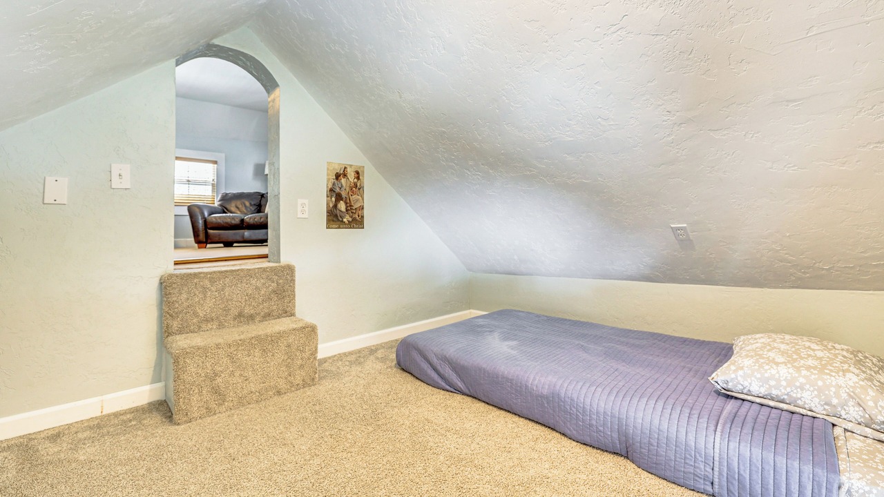 Photo of Bedroom in Garden Valley