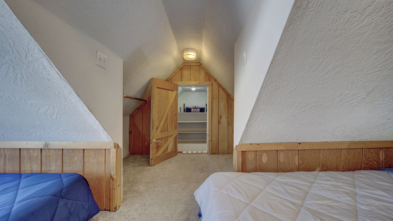 Photo of Bedroom in Garden Valley