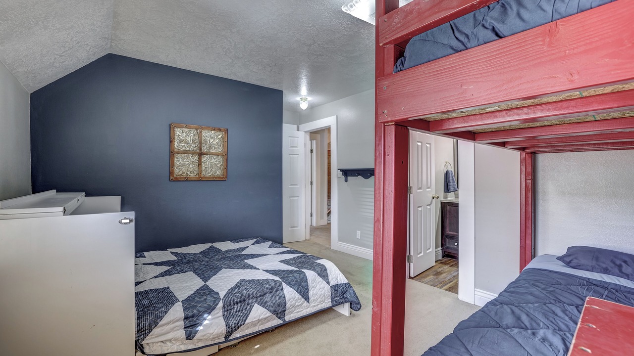 Photo of Bedroom in Garden Valley