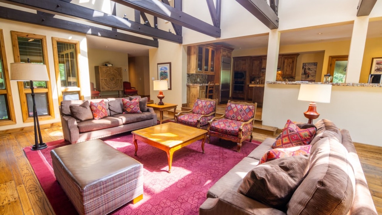 Photo of Livingroom in Elkhorn