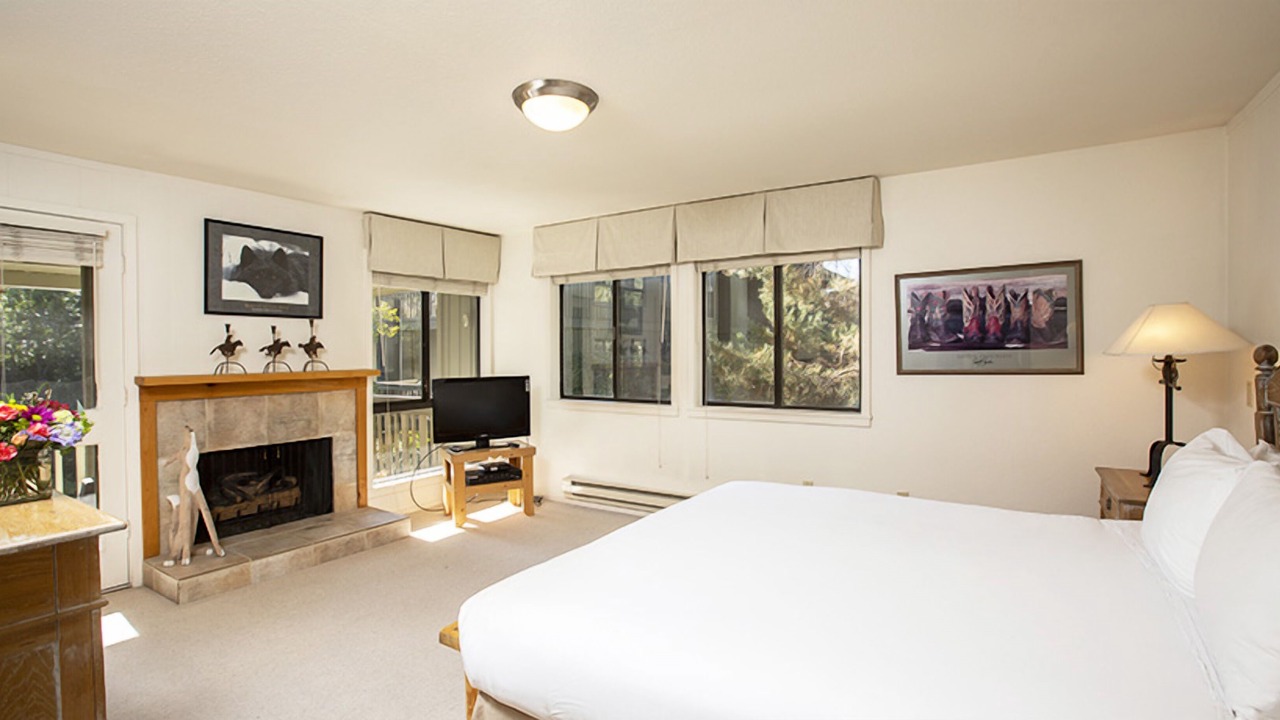 Photo of Bedroom in Elkhorn