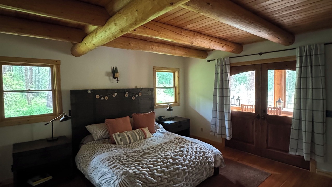 Photo of Bedroom in Mazama
