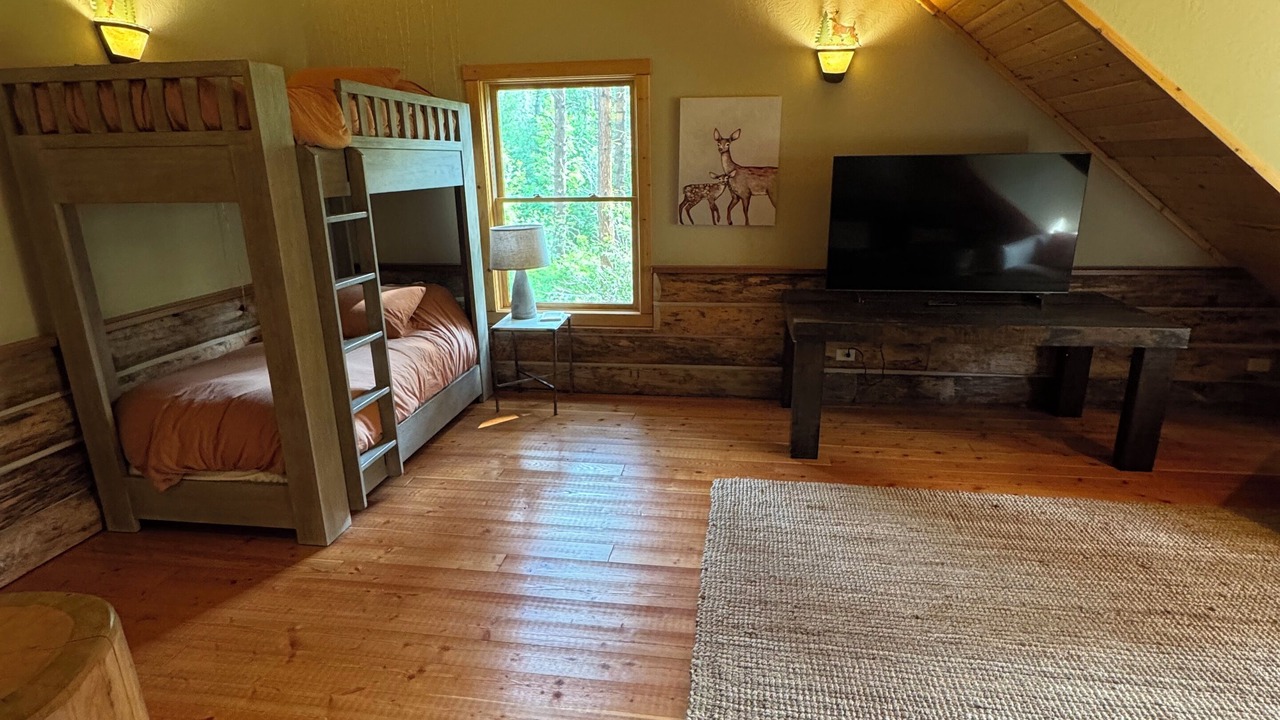 Photo of Bedroom in Mazama