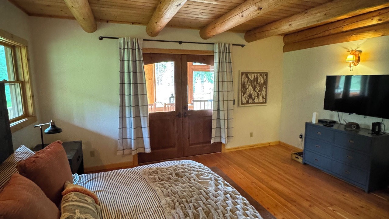 Photo of Bedroom in Mazama