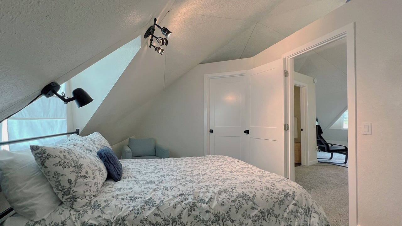 Photo of Bedroom in Eatonville