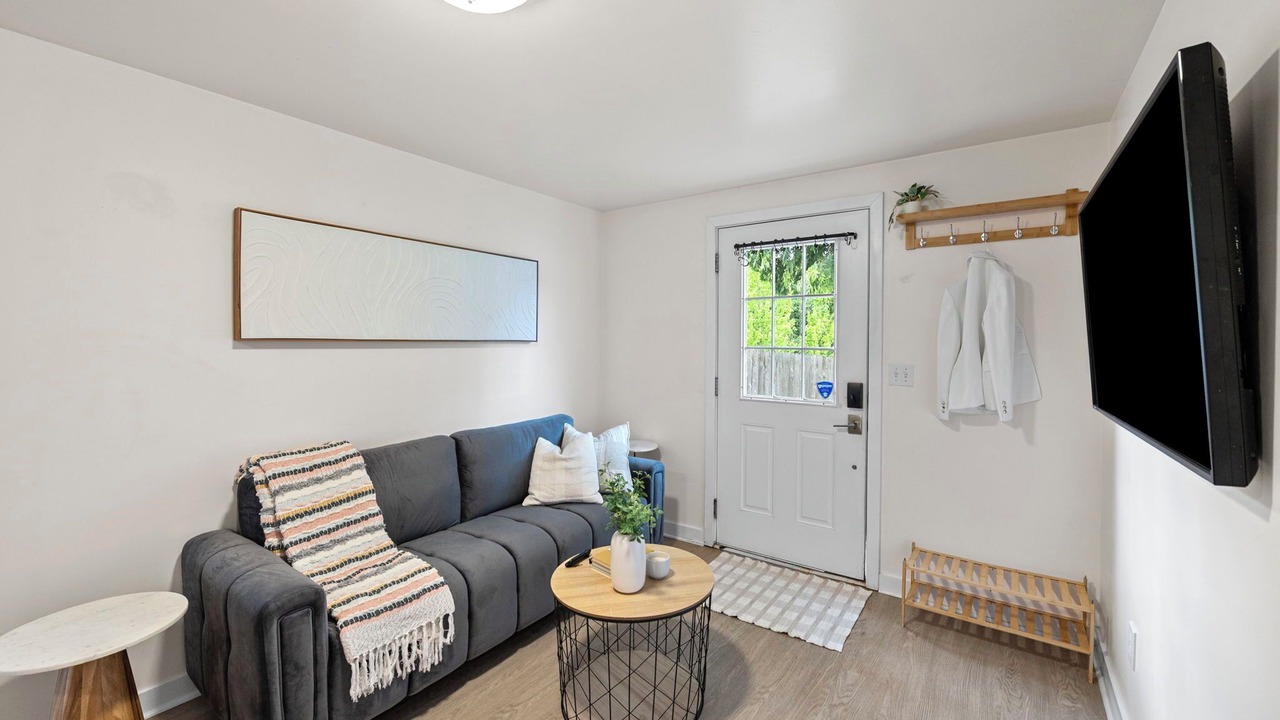 Photo of Livingroom in North Rose Hill