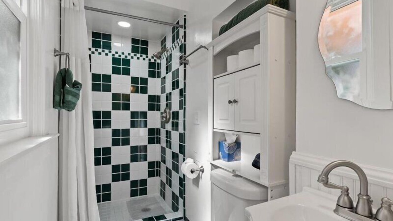 Photo of Bathroom in Garden District