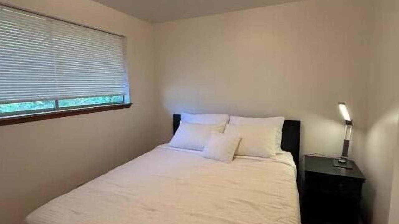 Photo of Bedroom in Shoreline