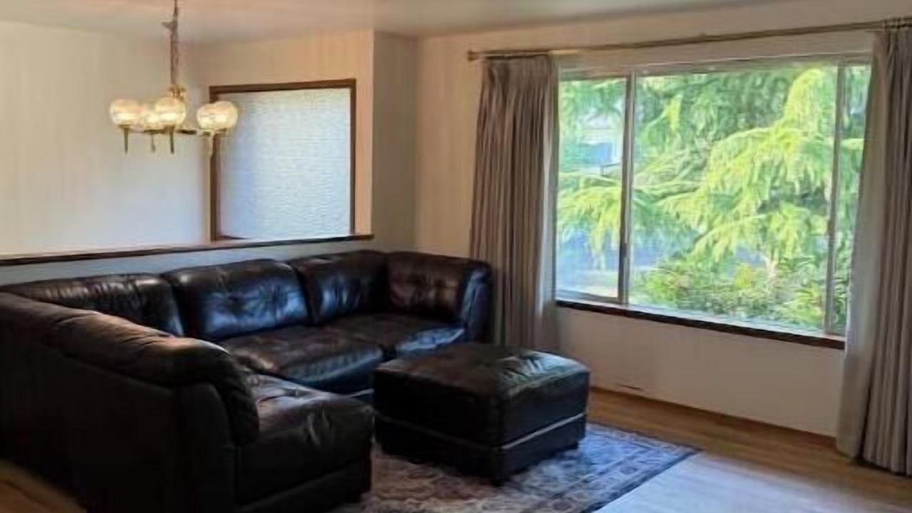 Photo of Livingroom in Shoreline