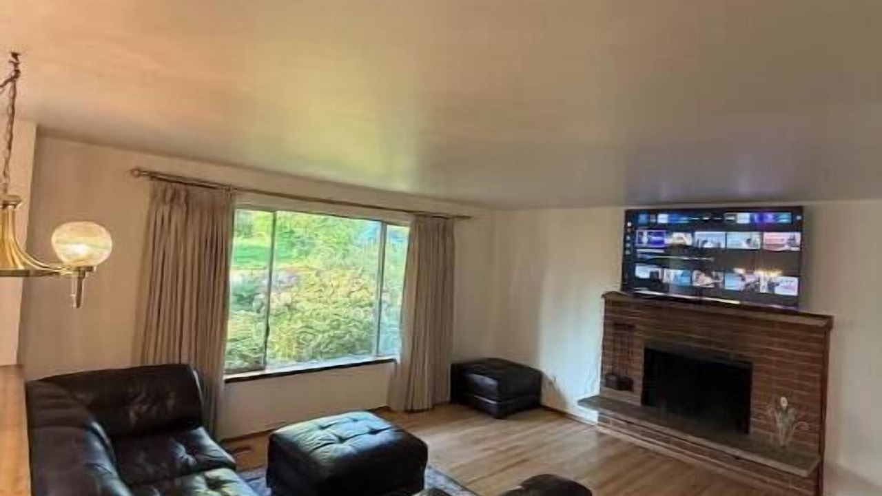 Photo of Livingroom in Shoreline