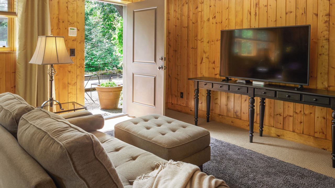 Photo of Livingroom in Country Club - North Shore