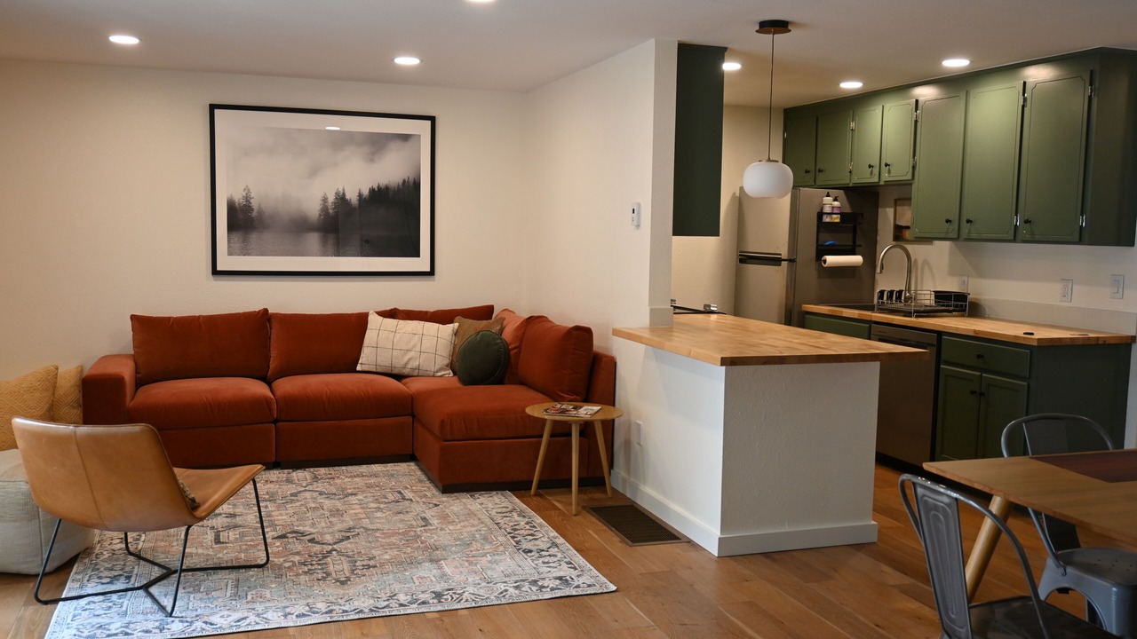 Photo of Livingroom in Langley