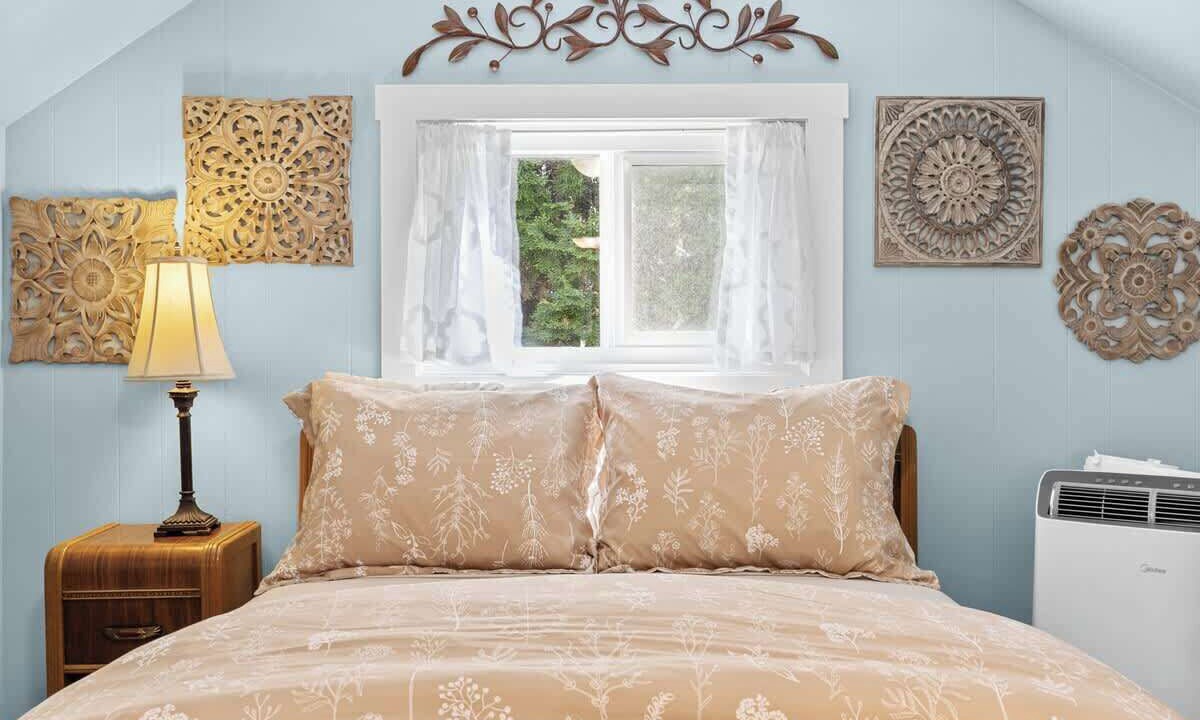 Photo of Bedroom in Garden District