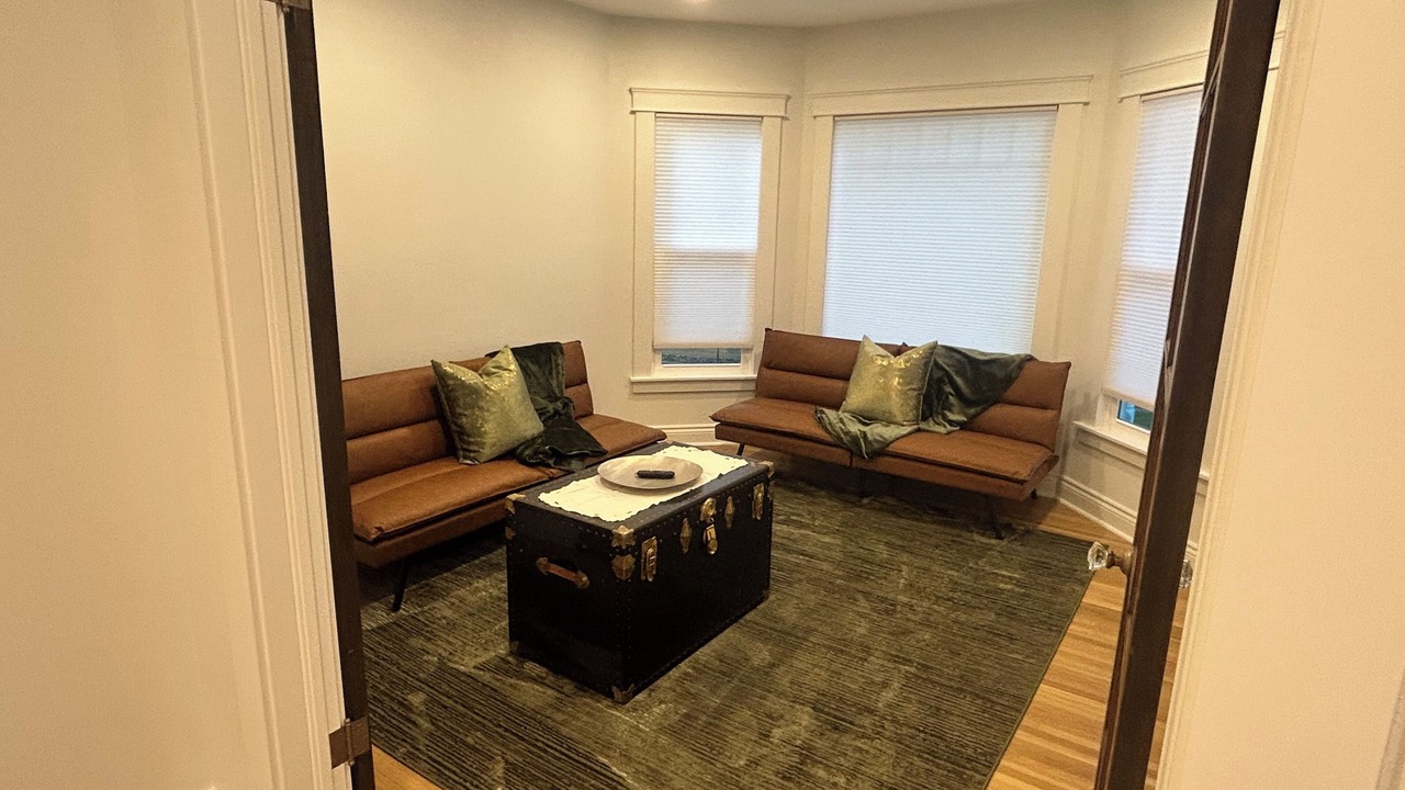 Photo of Livingroom in South Perry District