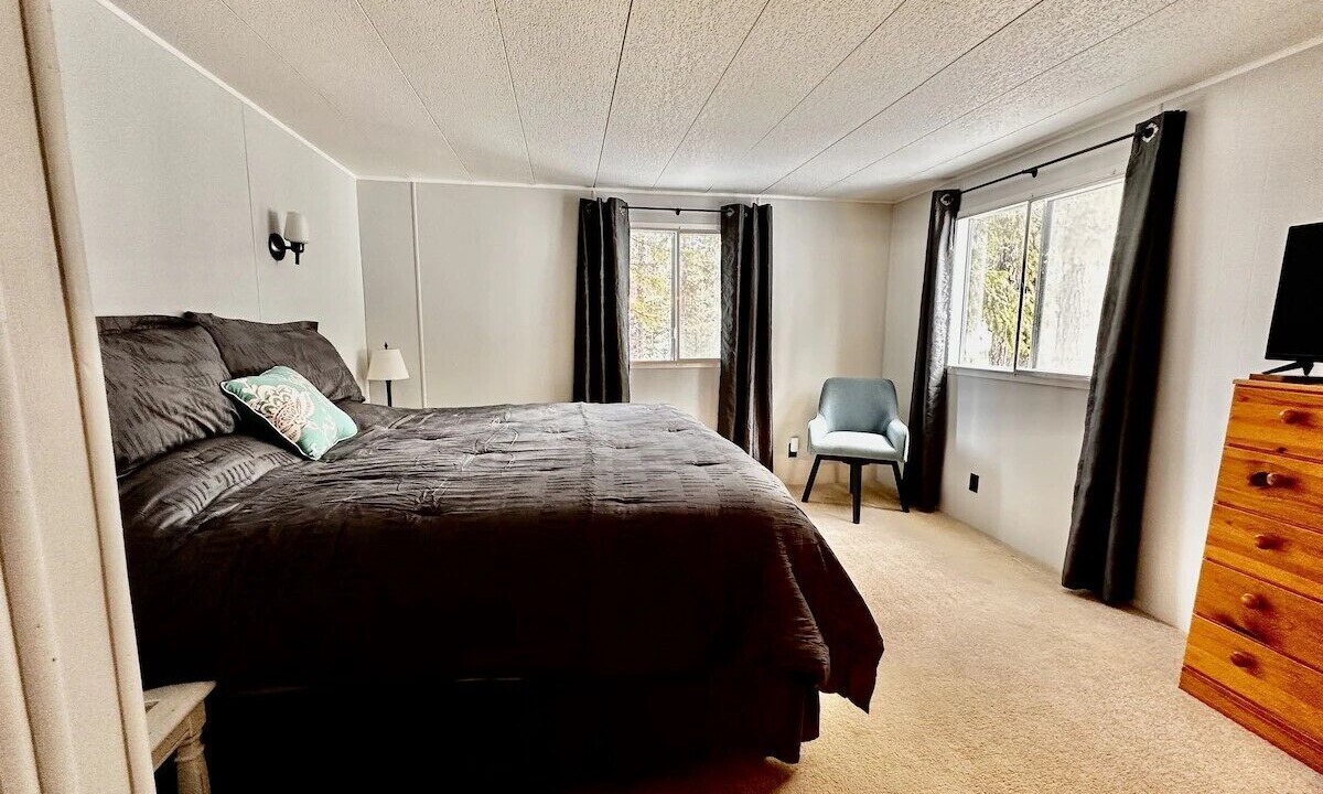 Photo of Bedroom in Garden Valley