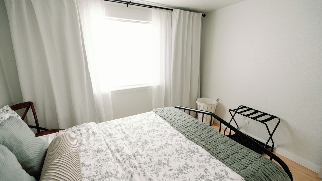 Photo of Bedroom in Redwood