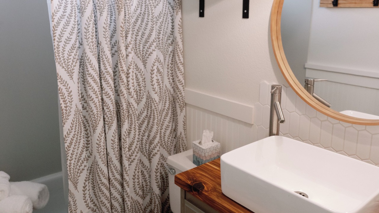 Photo of Bathroom in Redwood