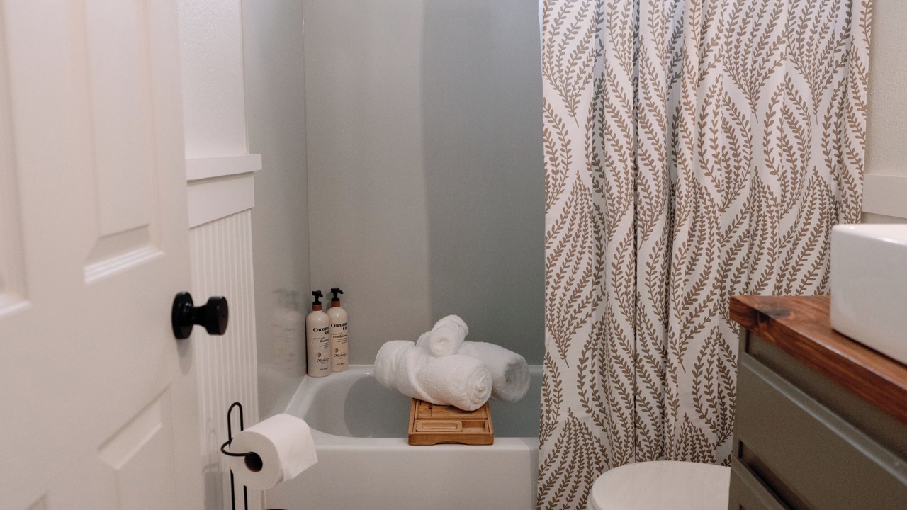 Photo of Bathroom in Redwood