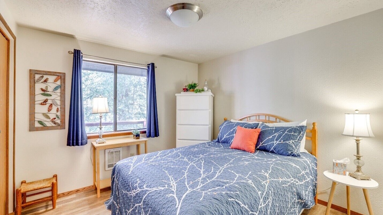 Photo of Bedroom in Garden Valley