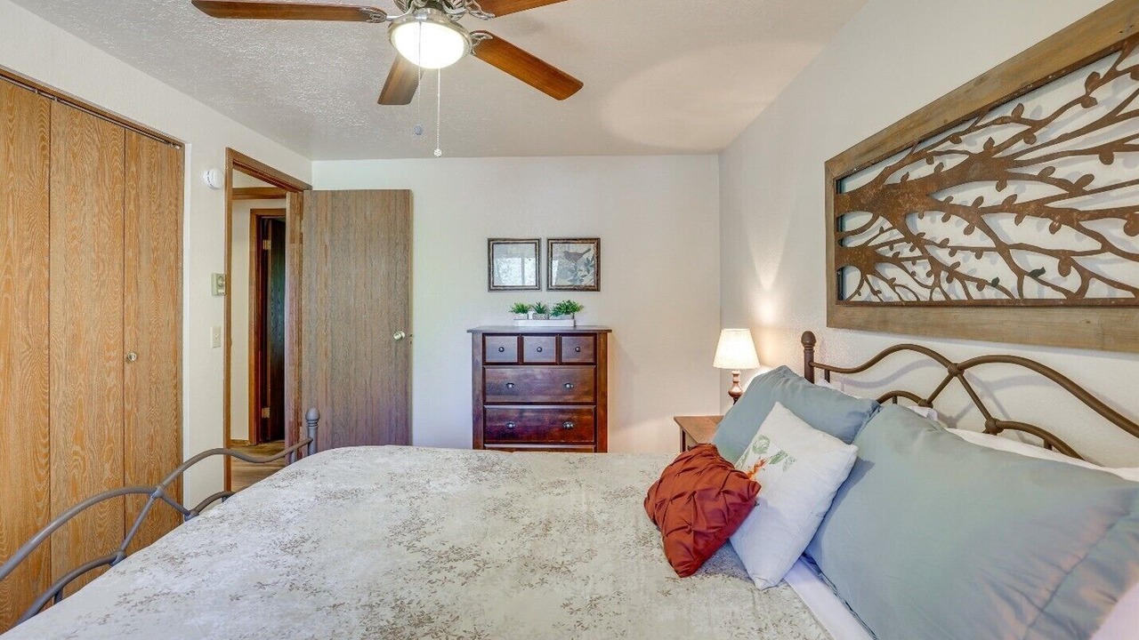 Photo of Bedroom in Garden Valley