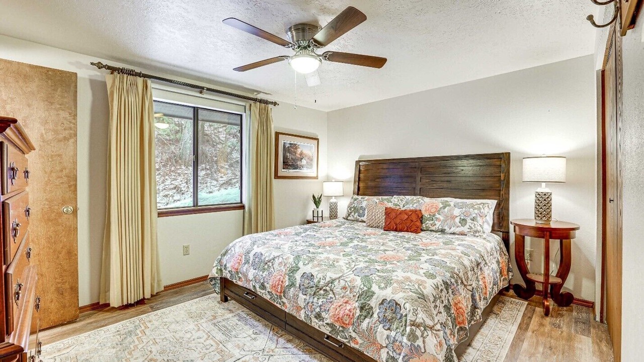 Photo of Bedroom in Garden Valley