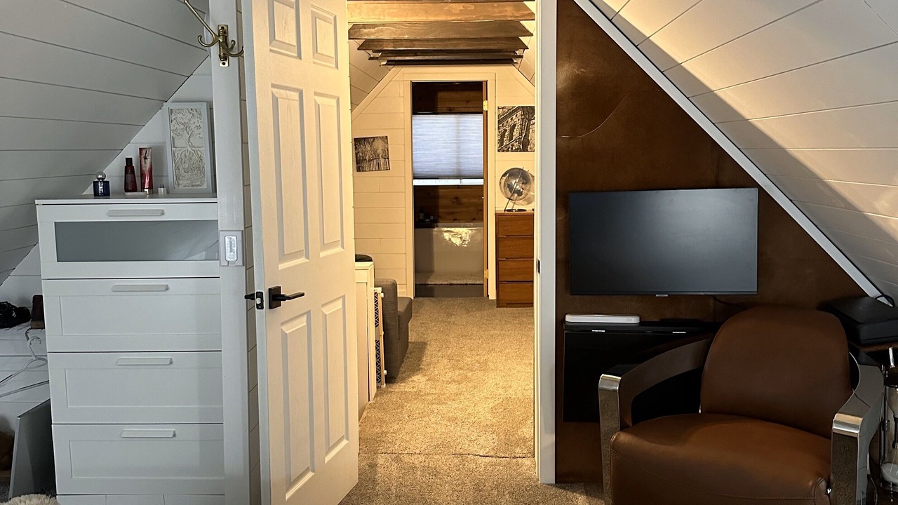 Photo of Bedroom in Garden Valley