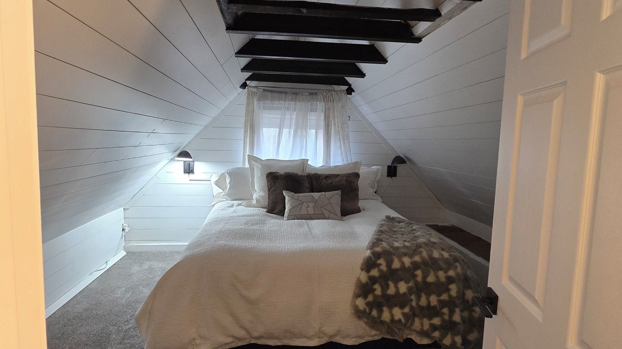 Photo of Bedroom in Garden Valley