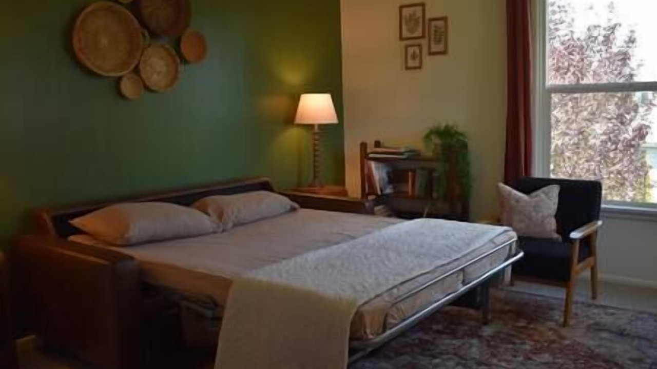 Photo of Bedroom in Garfield