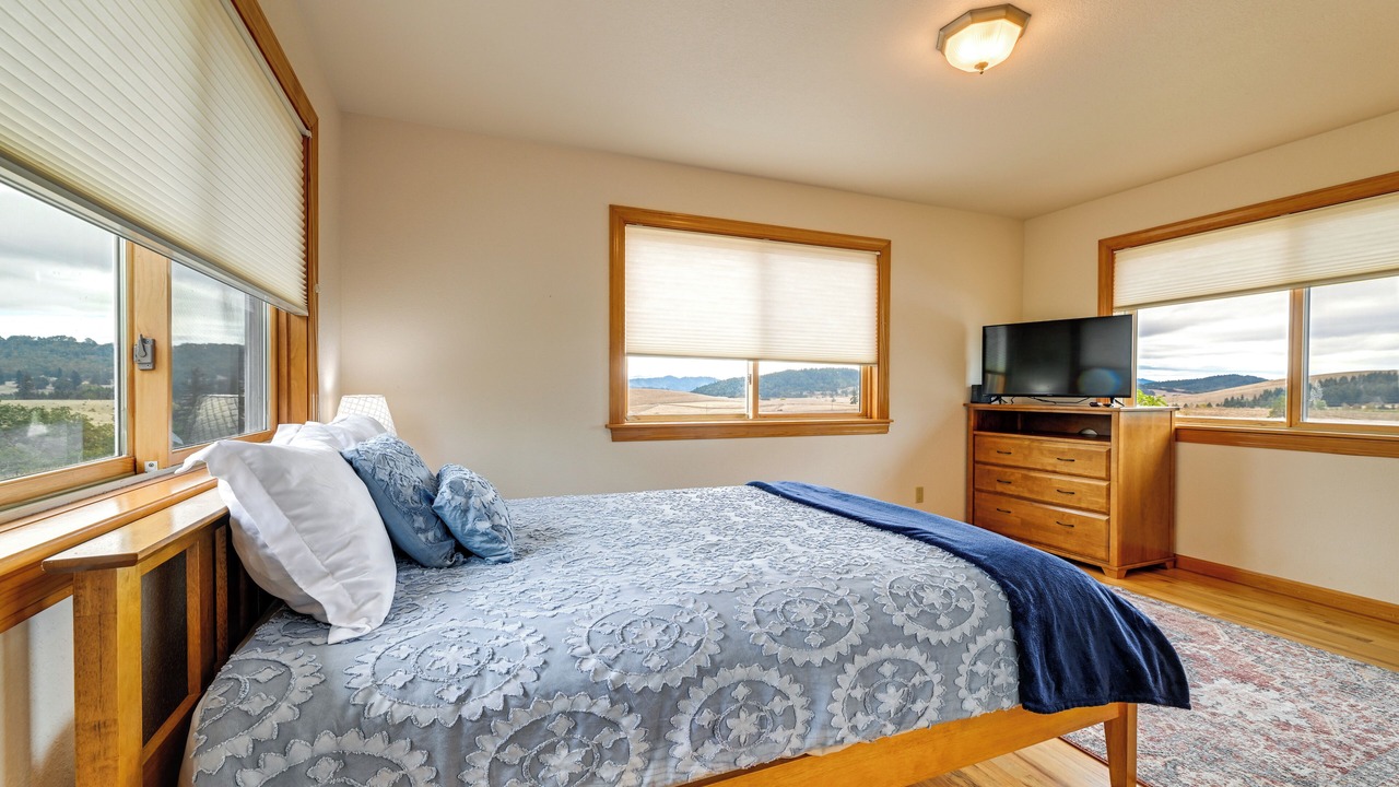 Photo of Bedroom in Oakland