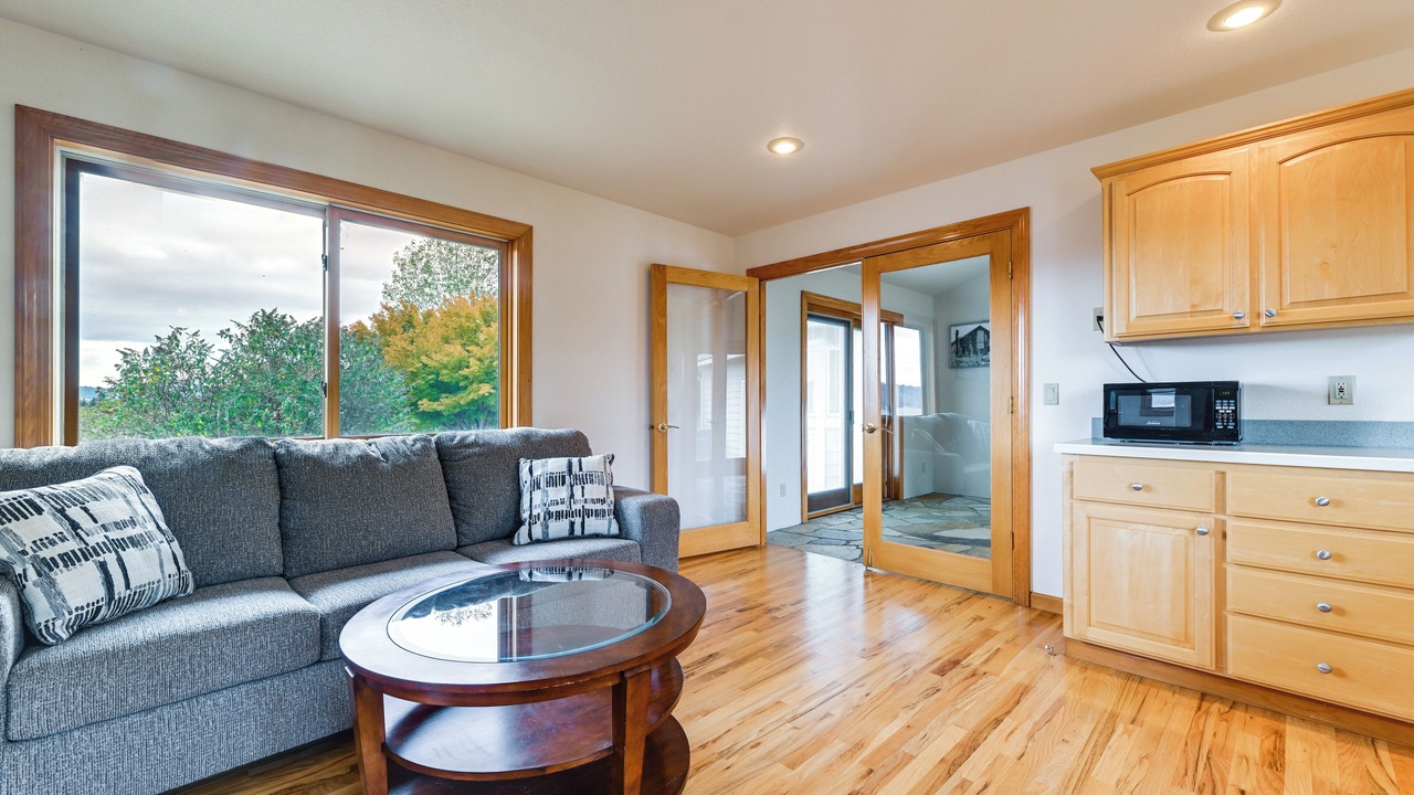 Photo of Livingroom in Oakland