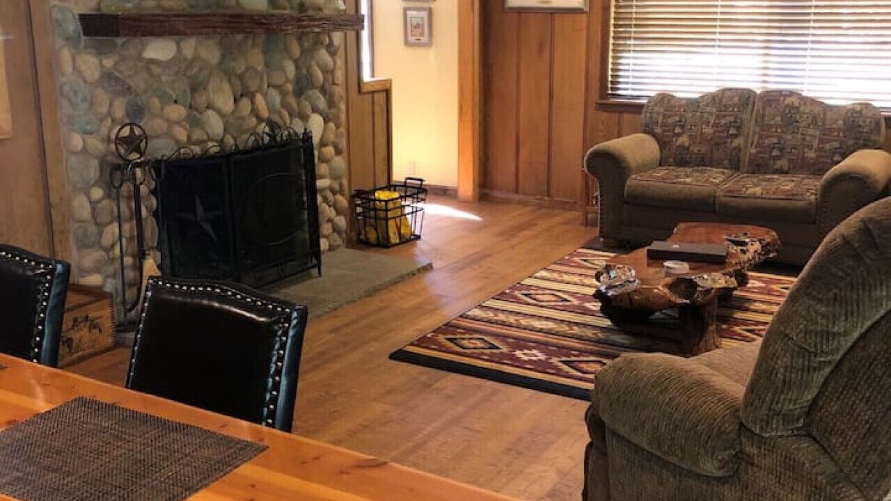 Photo of Livingroom in Cave Junction