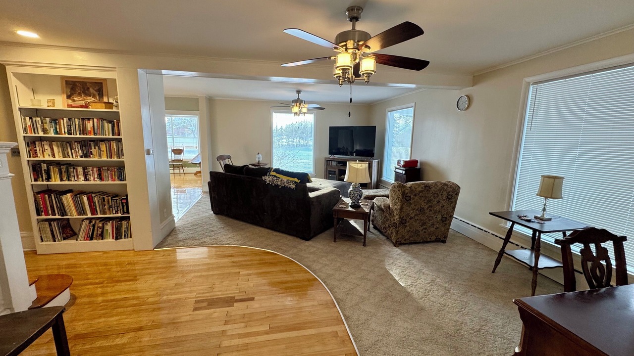Photo of Livingroom in Laurium