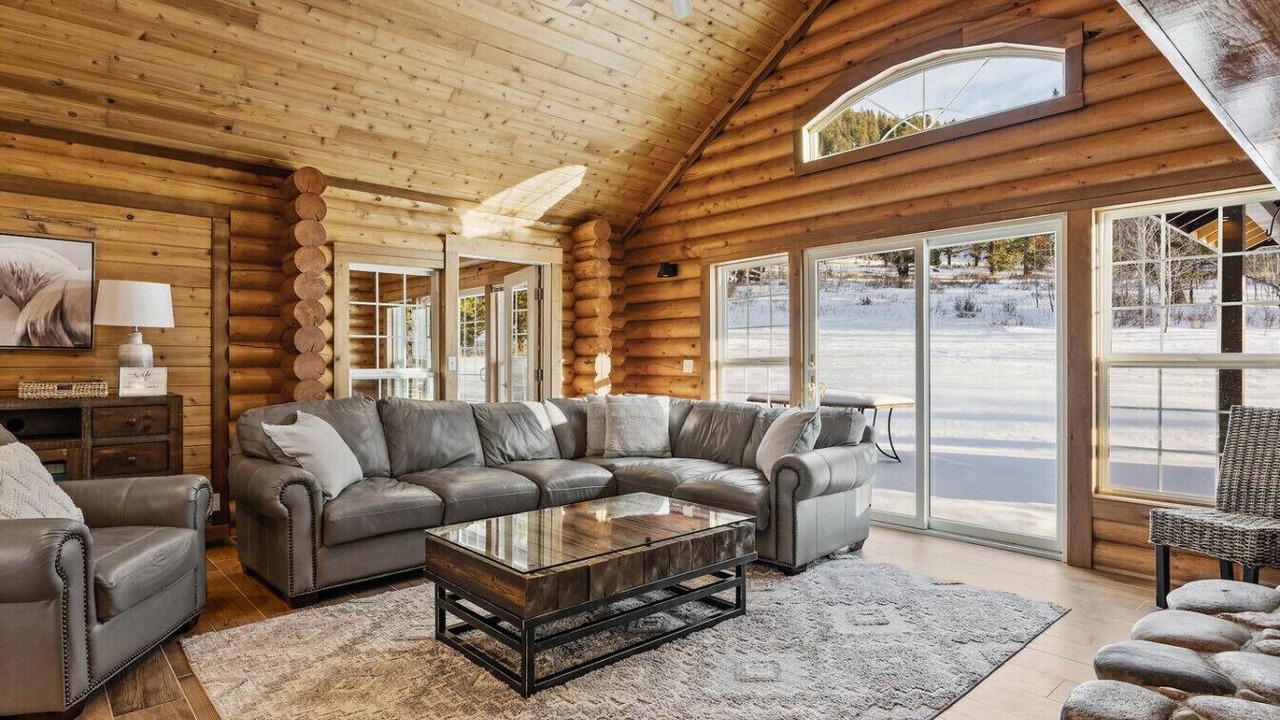 Photo of Livingroom in Island Park