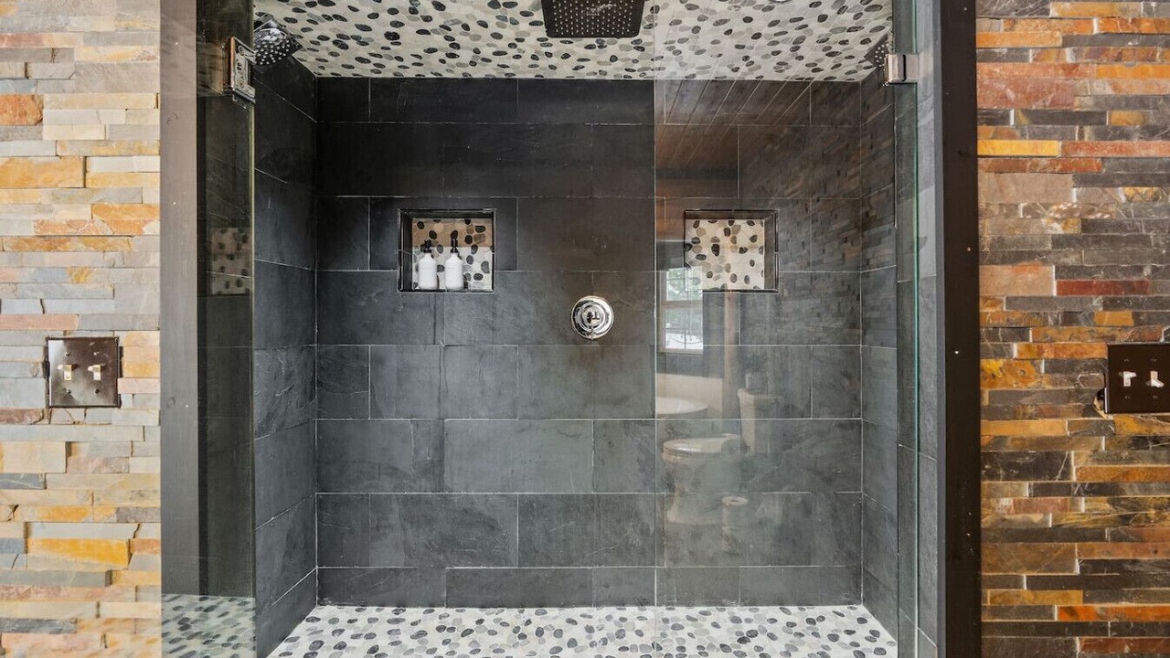Photo of Bathroom in Island Park
