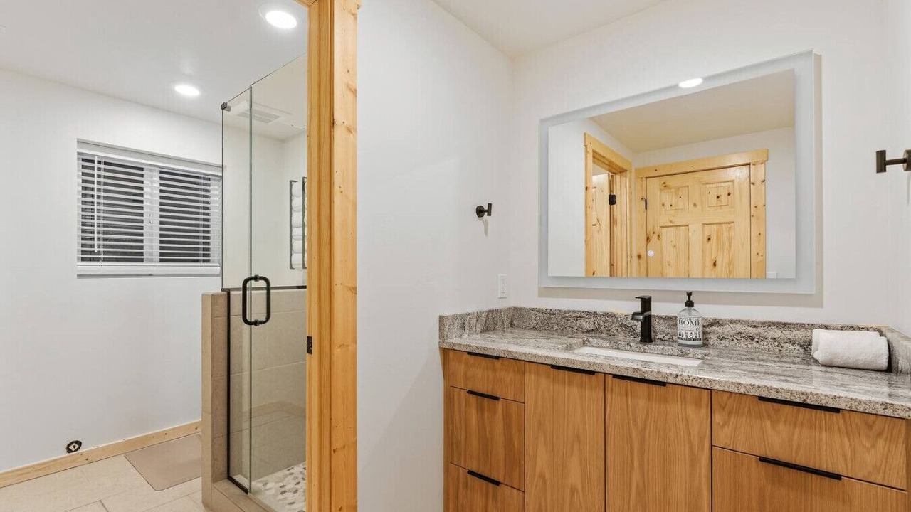 Photo of Bathroom in Island Park