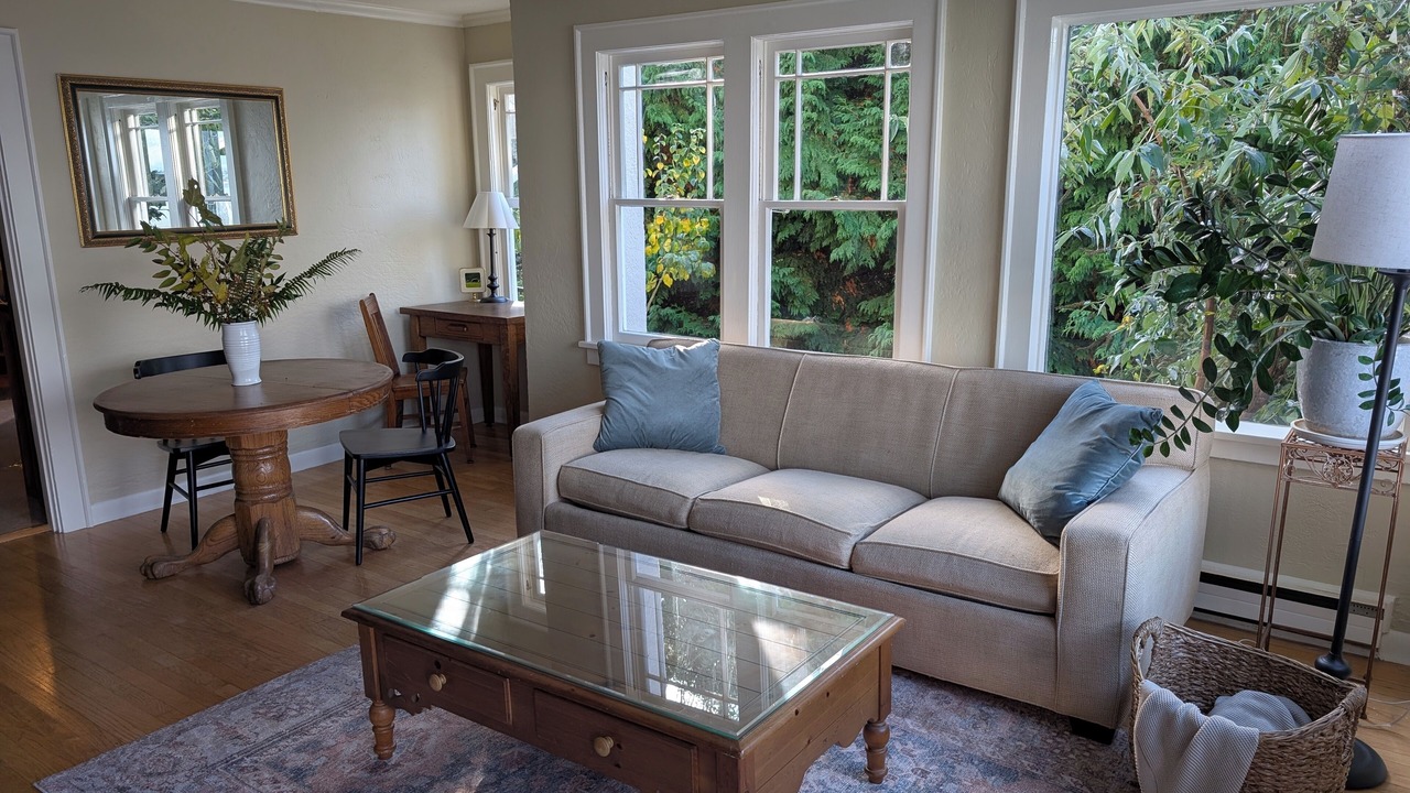 Photo of Livingroom in North Admiral