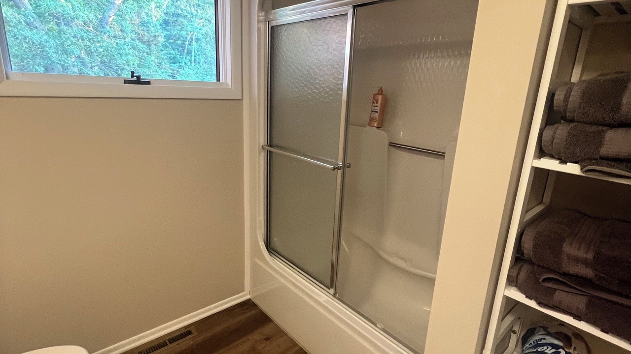 Photo of Bathroom in Pigeon