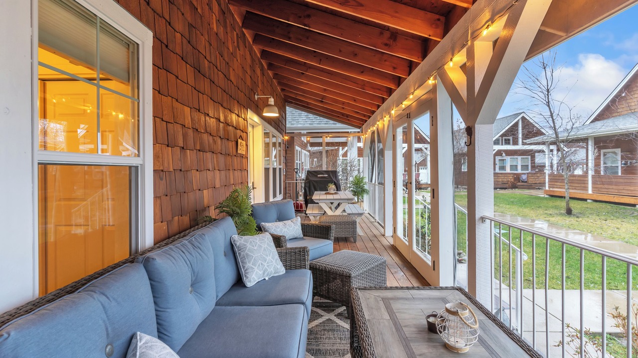 Photo of Patio Balcony in Dover Bay