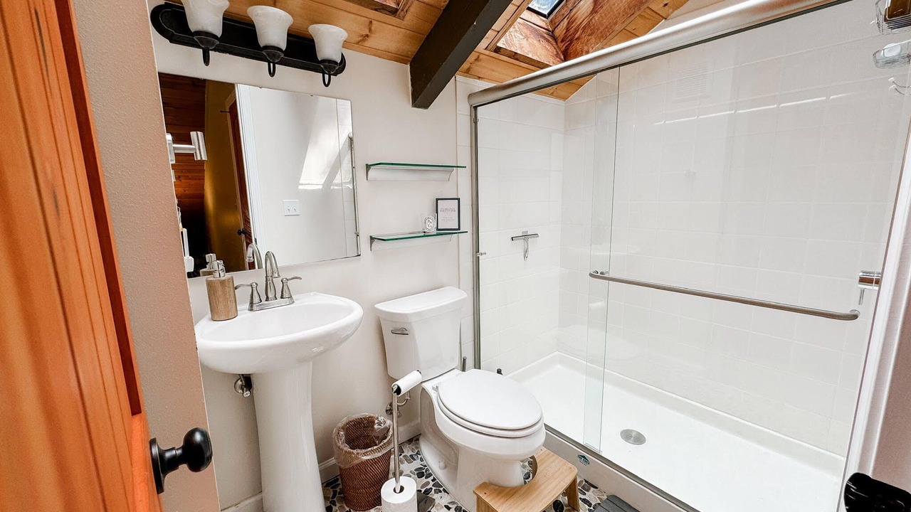 Photo of Bathroom in Baring