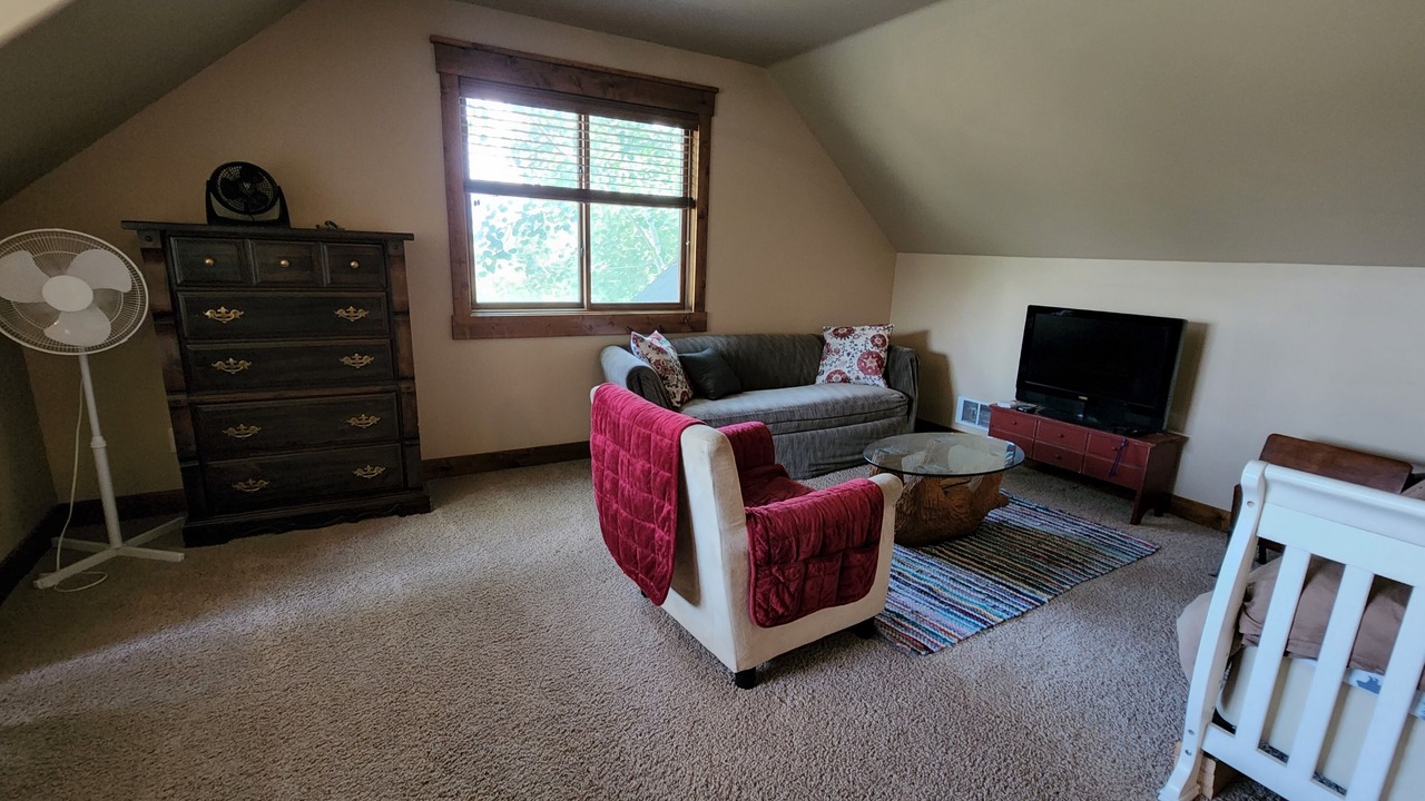 Photo of Livingroom in Victor