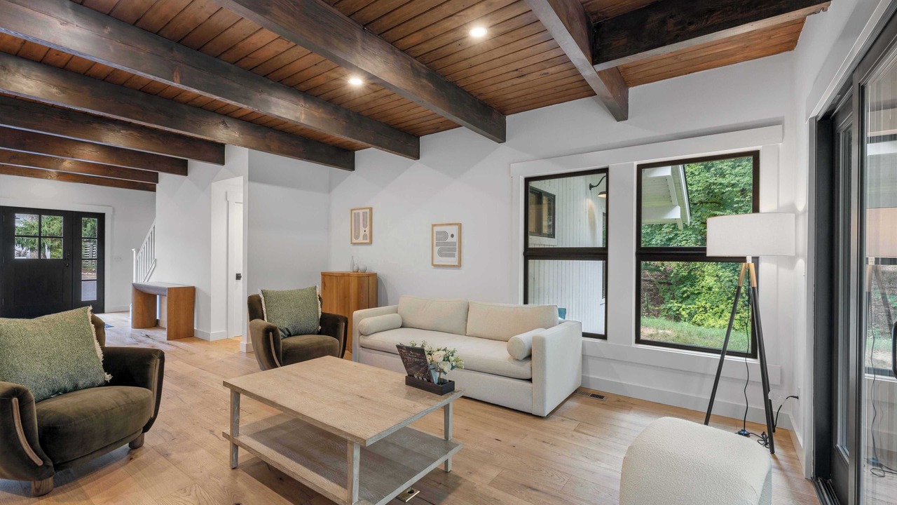 Photo of Livingroom in Union Hill-Novelty Hill