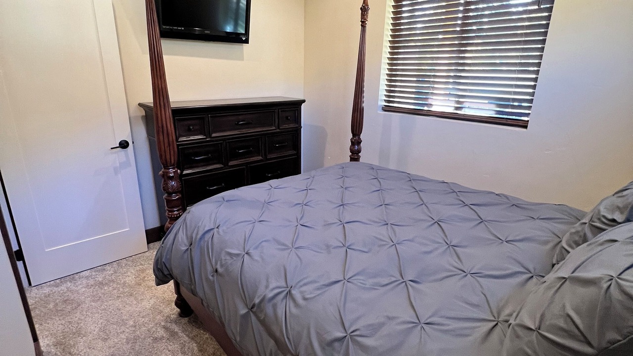 Photo of Bedroom in Pine
