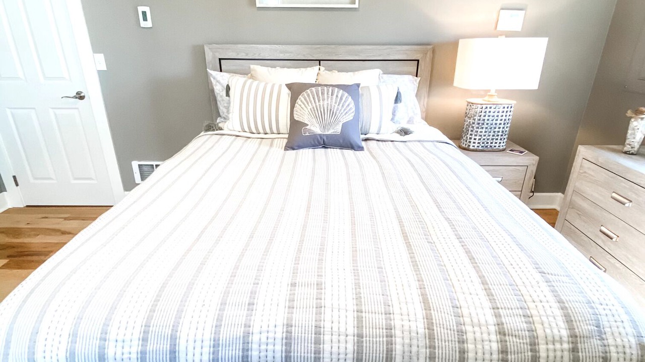 Photo of Bedroom in Oak Harbor