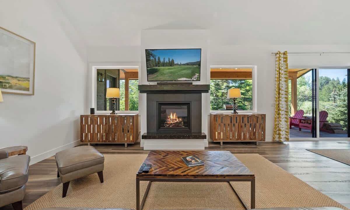 Photo of Livingroom in Sandpoint